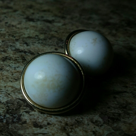 Antique Eggshell Earrings - Picture 6 of 7